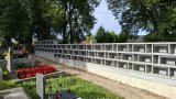 Dokončení kolumbária na hřbitově v Bernarticích